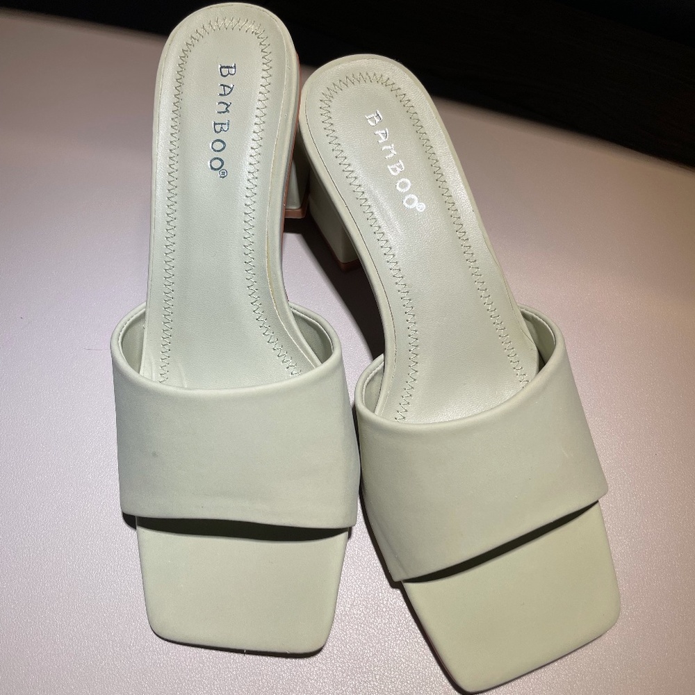Bamboo Women’s Green Heel